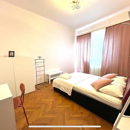 Downtown Unirii Square Private Economy Rooms With Shared Amenities Bucarest Exterior foto