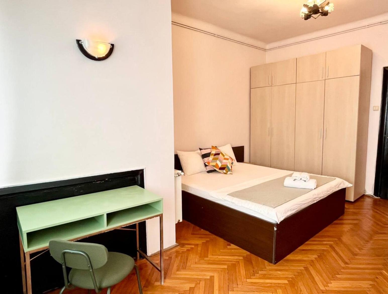 Downtown Unirii Square Private Economy Rooms With Shared Amenities Bucarest Exterior foto