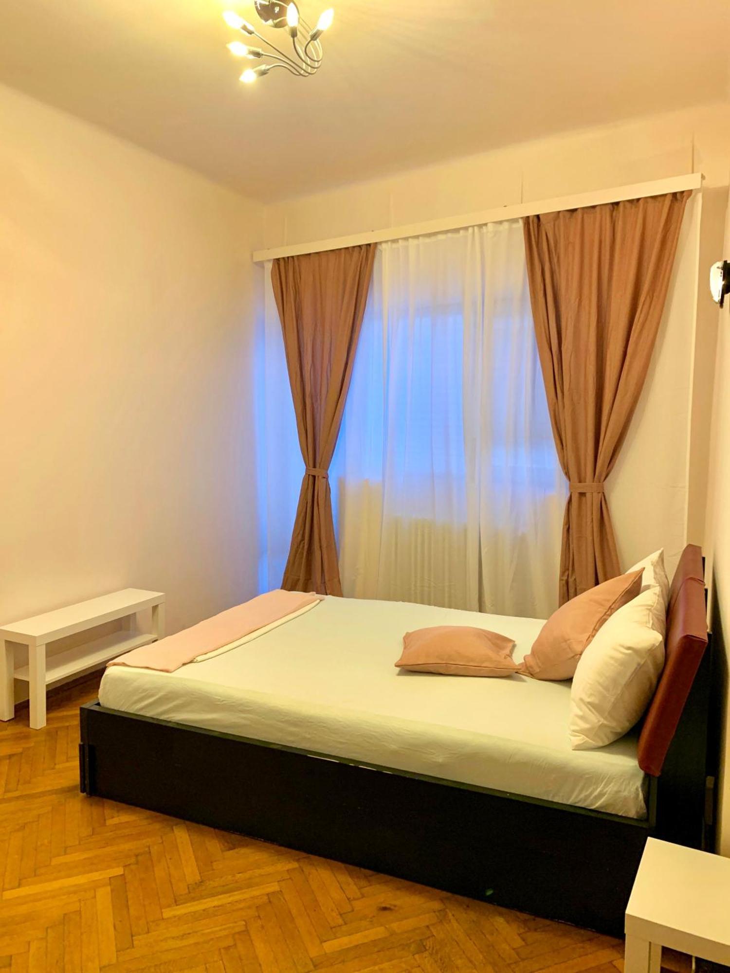 Downtown Unirii Square Private Economy Rooms With Shared Amenities Bucarest Habitación foto