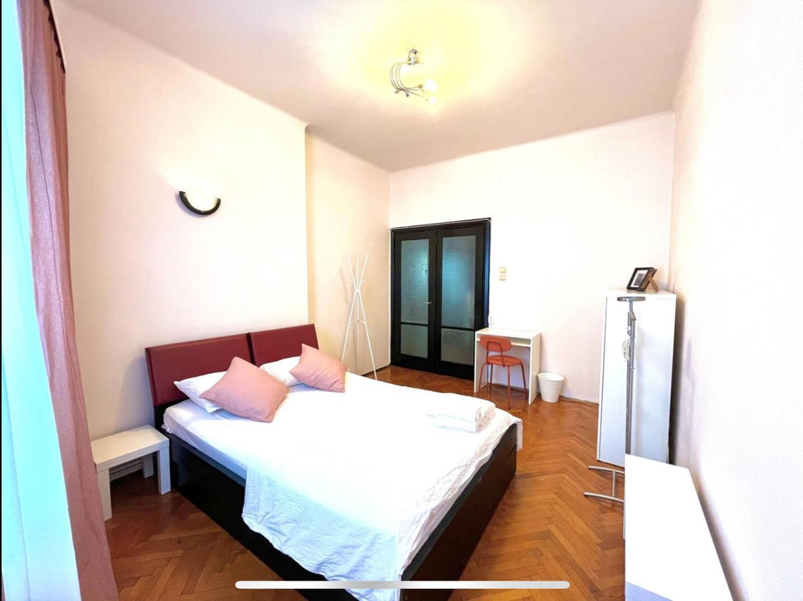 Downtown Unirii Square Private Economy Rooms With Shared Amenities Bucarest Exterior foto