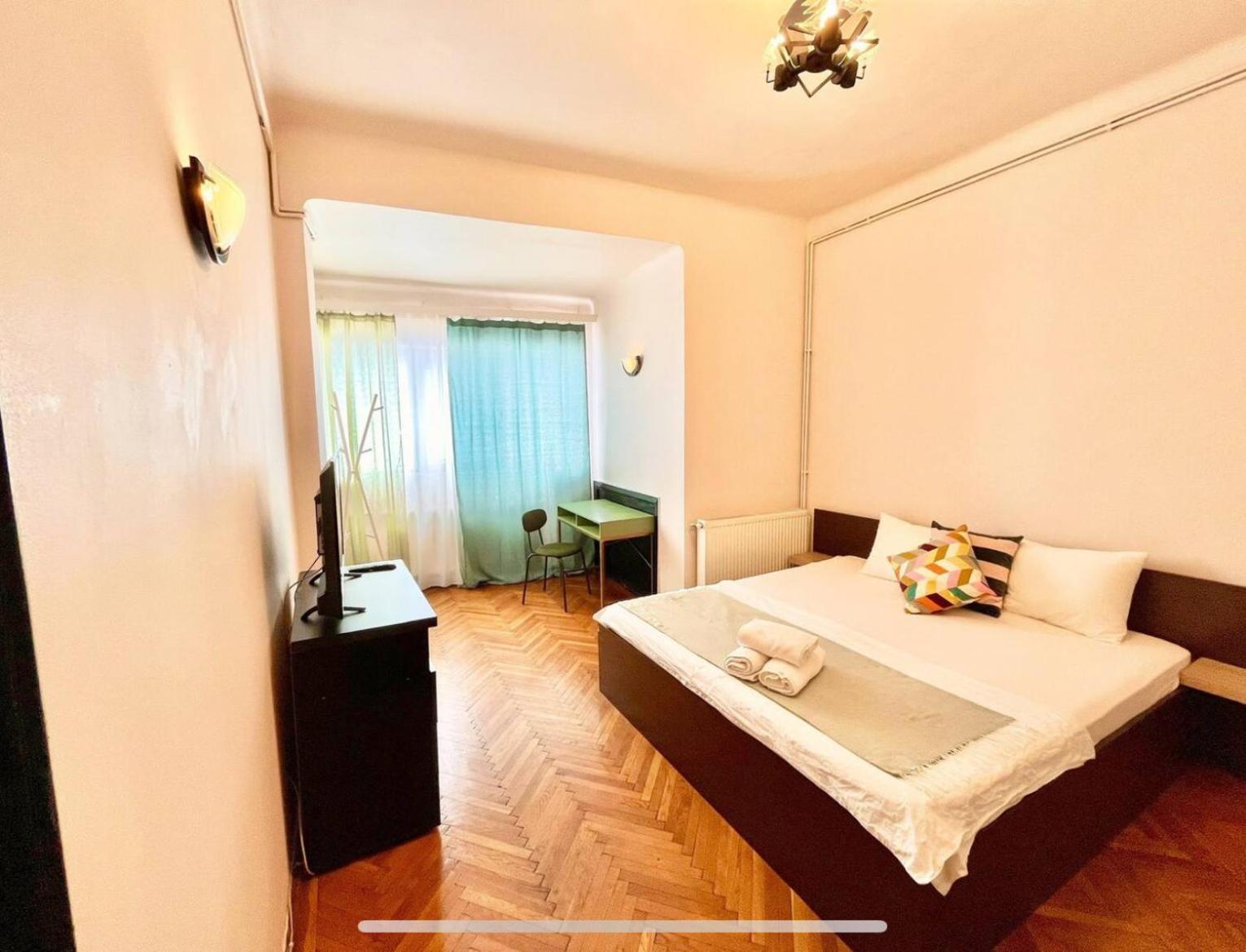 Downtown Unirii Square Private Economy Rooms With Shared Amenities Bucarest Exterior foto