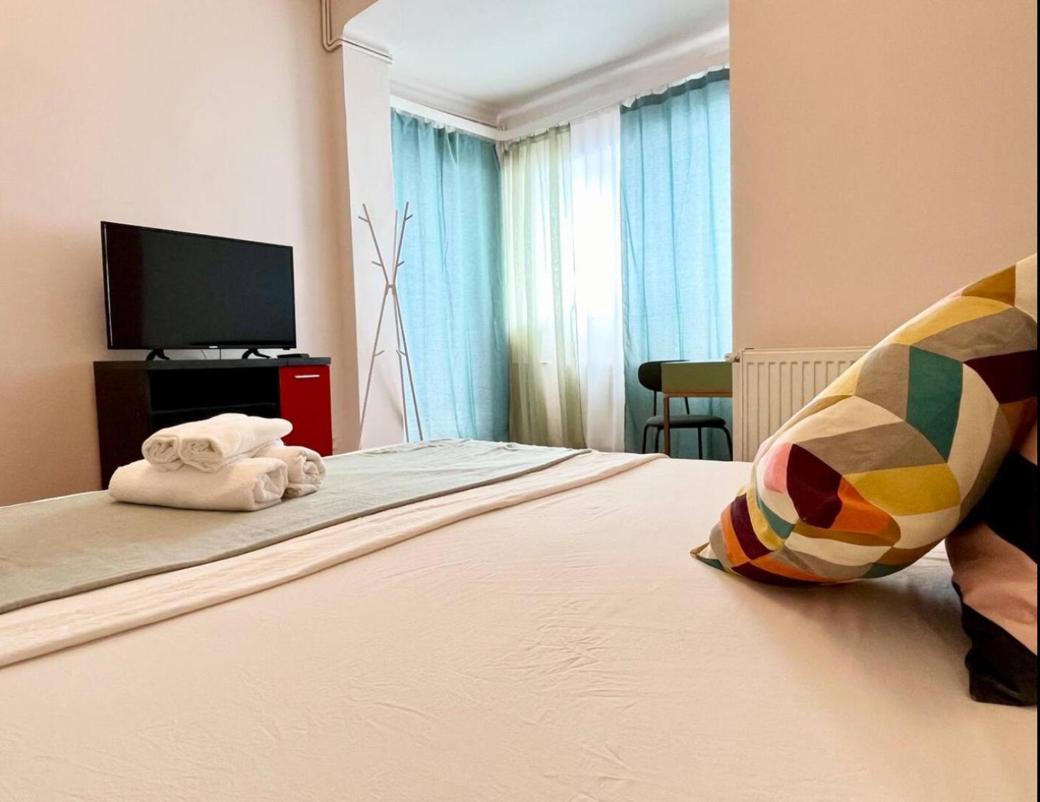 Downtown Unirii Square Private Economy Rooms With Shared Amenities Bucarest Exterior foto