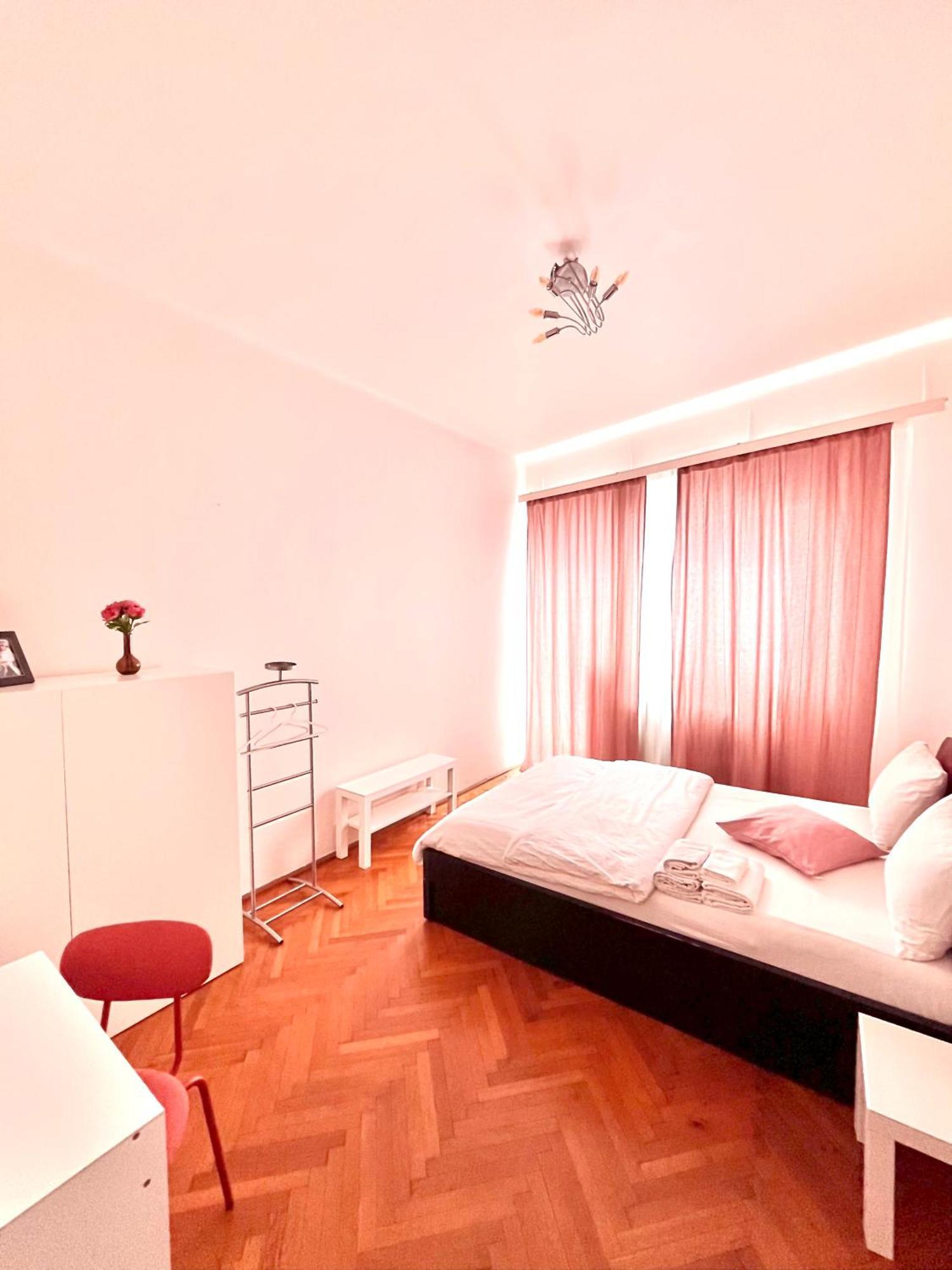 Downtown Unirii Square Private Economy Rooms With Shared Amenities Bucarest Exterior foto