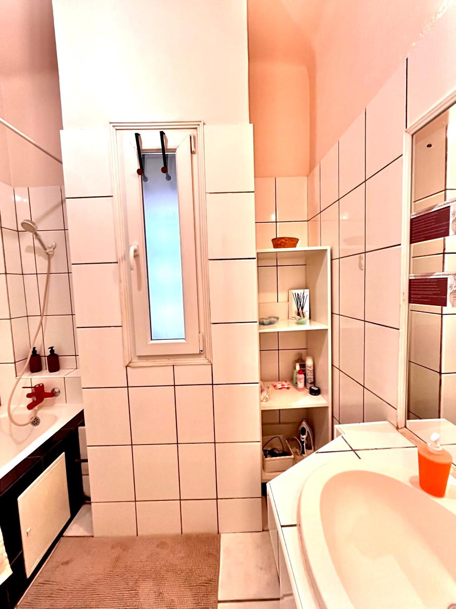 Downtown Unirii Square Private Economy Rooms With Shared Amenities Bucarest Exterior foto