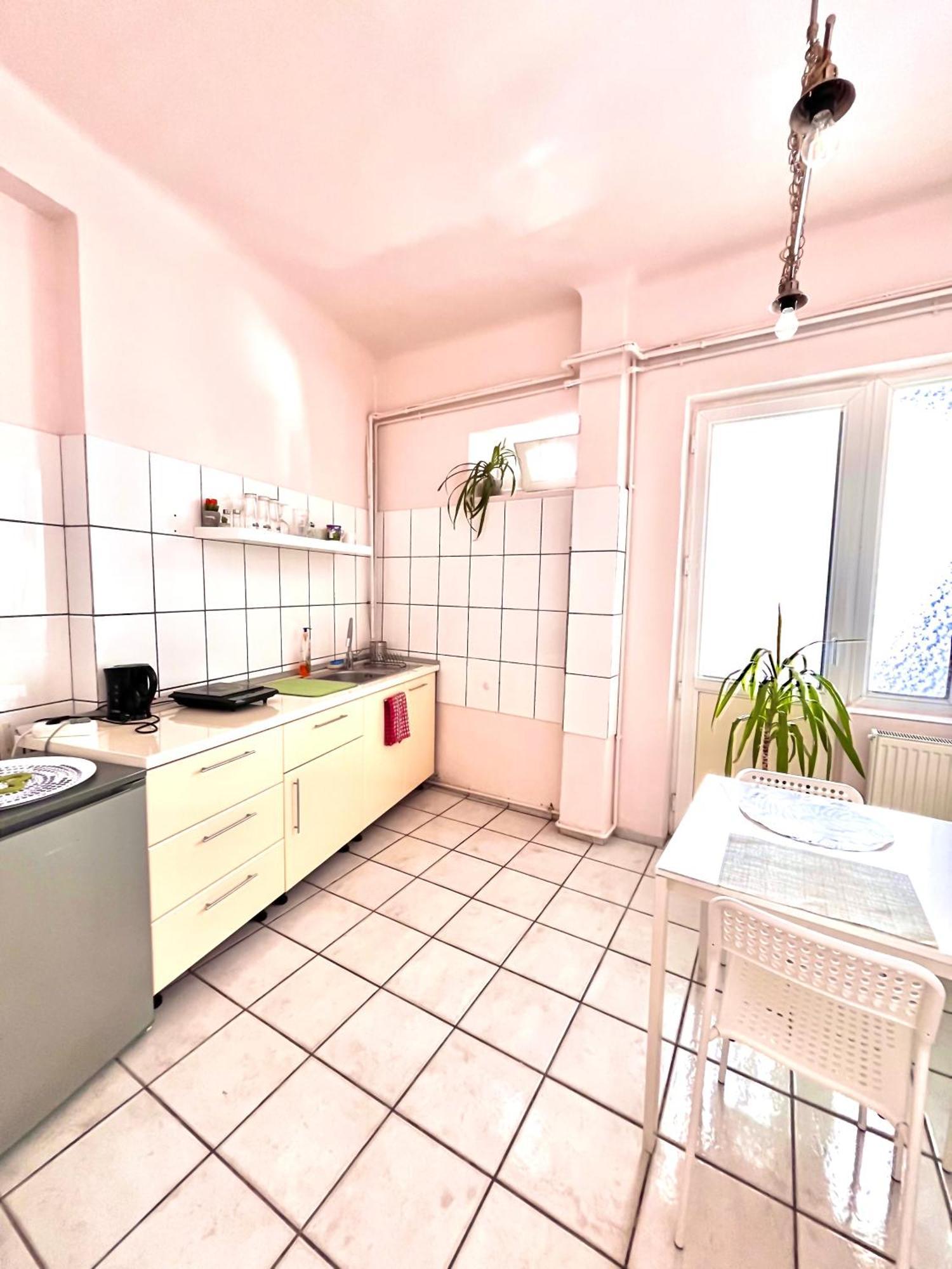 Downtown Unirii Square Private Economy Rooms With Shared Amenities Bucarest Exterior foto