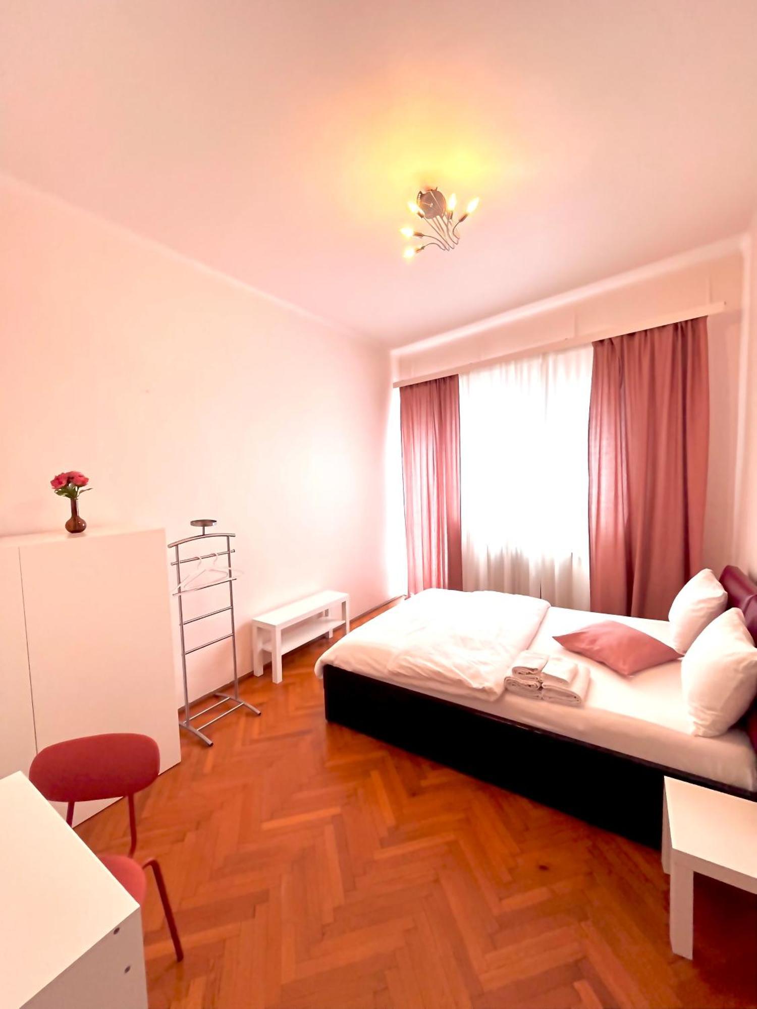 Downtown Unirii Square Private Economy Rooms With Shared Amenities Bucarest Exterior foto