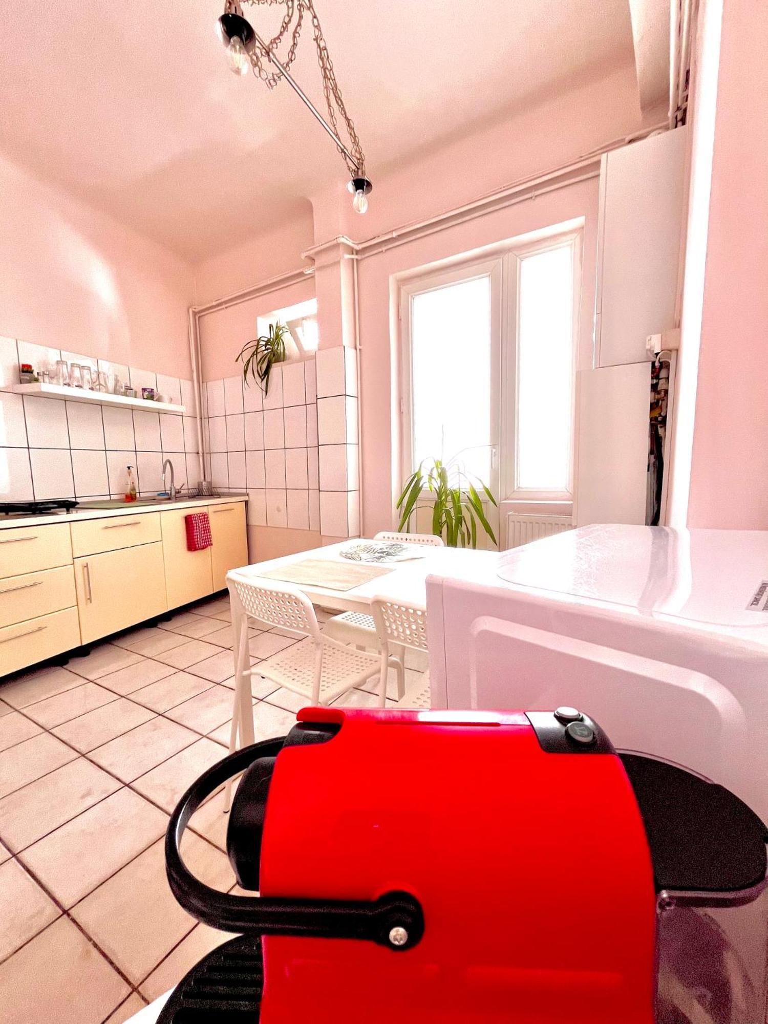 Downtown Unirii Square Private Economy Rooms With Shared Amenities Bucarest Exterior foto