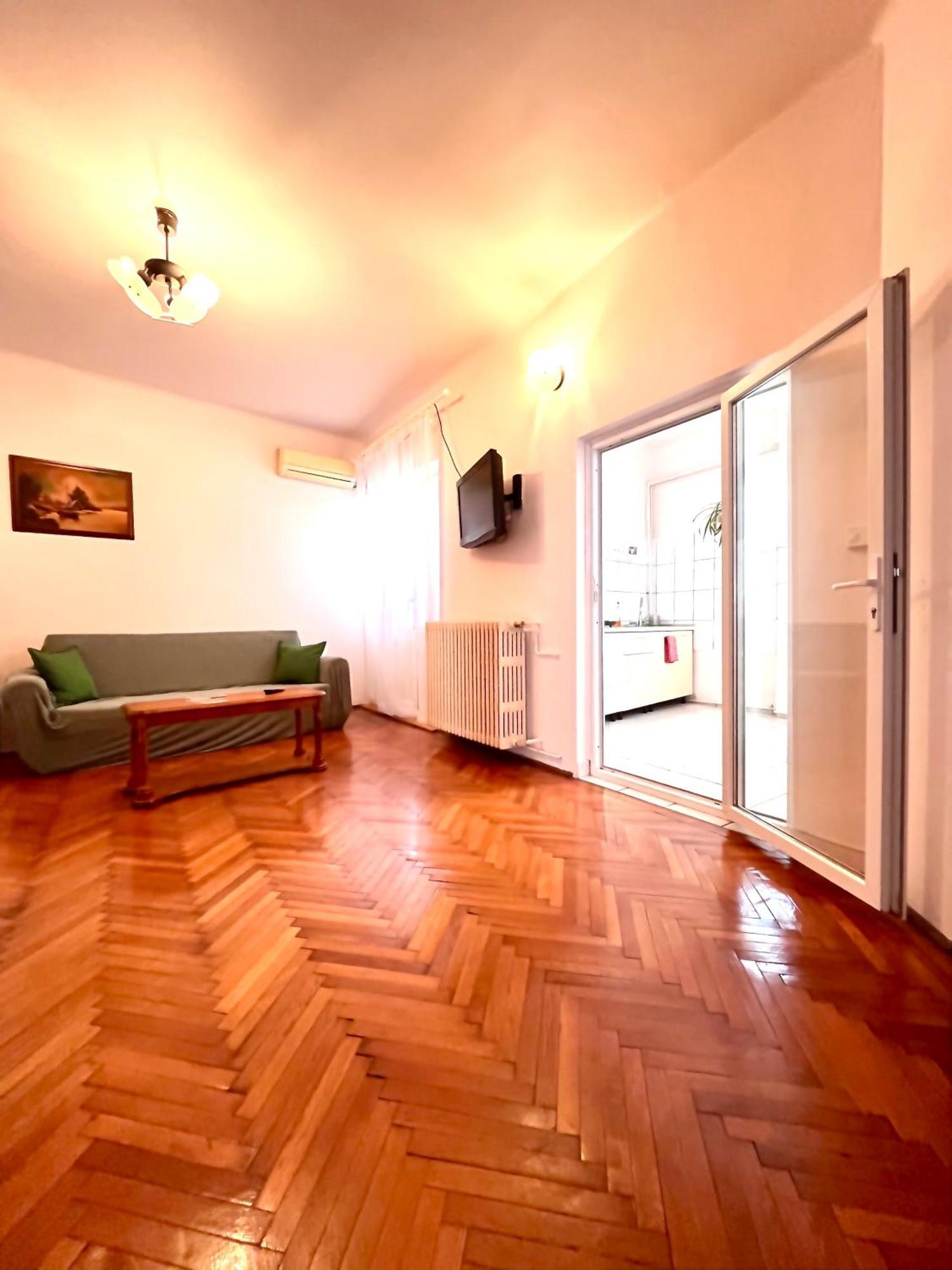 Downtown Unirii Square Private Economy Rooms With Shared Amenities Bucarest Exterior foto